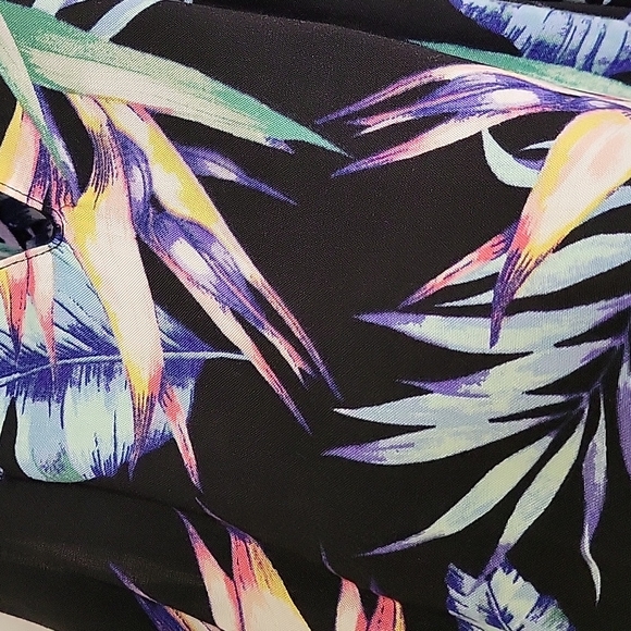 H&M Floral Flowy Crop - Picture 2 of 4